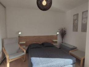 Studio 2 étoiles avec loggia et proche des thermes - FR-1-571-52